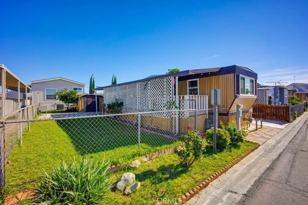 Photo of 17333 Valley Blvd #45E, Fontana, CA 92335 (MLS # PW26008008)