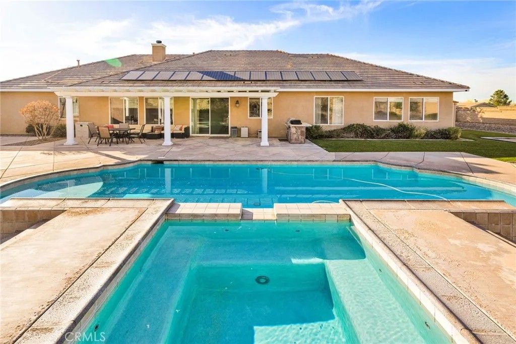 Photo of 12389 Winesap Rd, Apple Valley, CA 92308 (MLS # HD25278183)