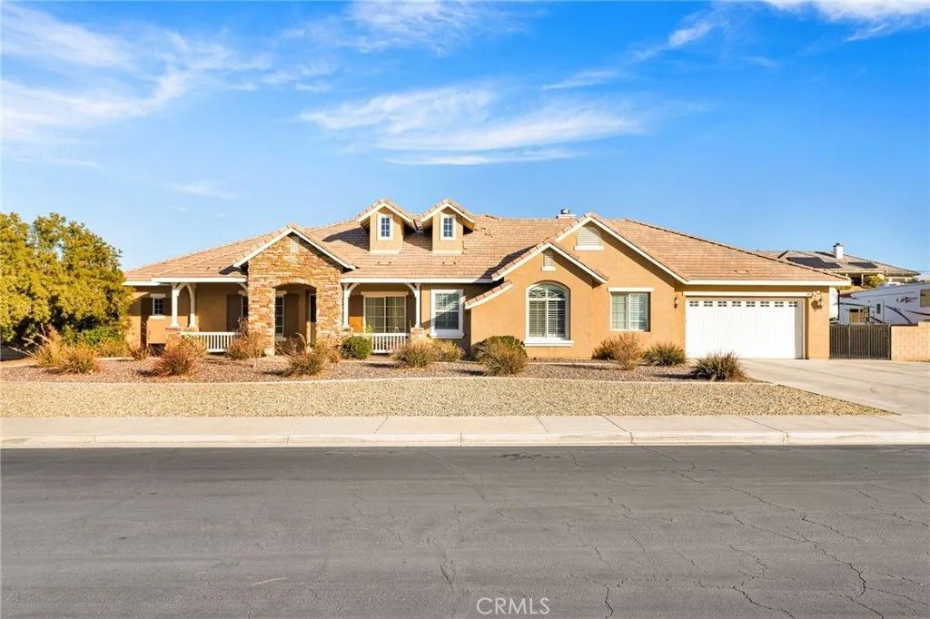 Photo of 12389 Winesap Rd, Apple Valley, CA 92308 (MLS # HD25278183)