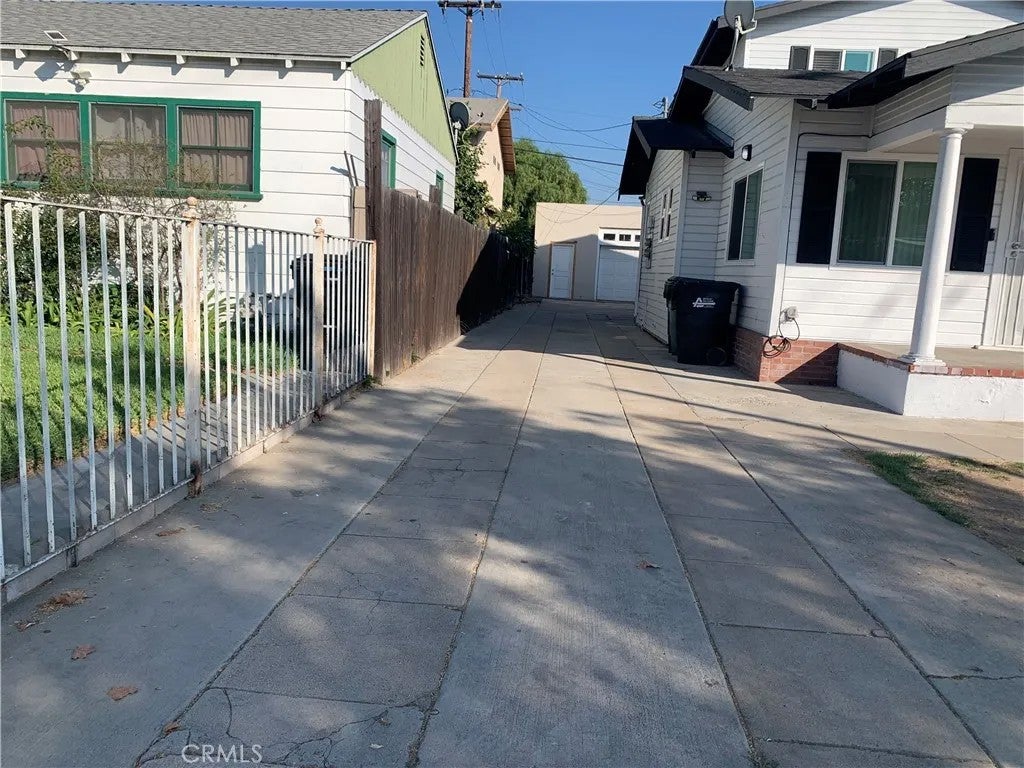 Photo of 212 South Vail AVE #1/2, Montebello, CA 90640 (MLS # MB26187792)