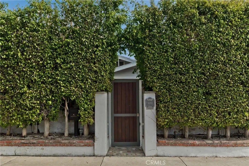 Photo of 400 Norwich, West Hollywood, CA 90048 (MLS # SB26001272)