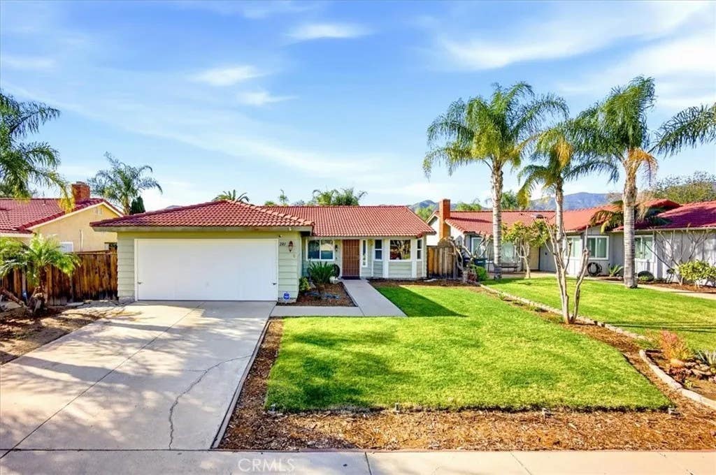 Photo of 281 Jessica St, Lake Elsinore, CA 92530 (MLS # IV26021284)