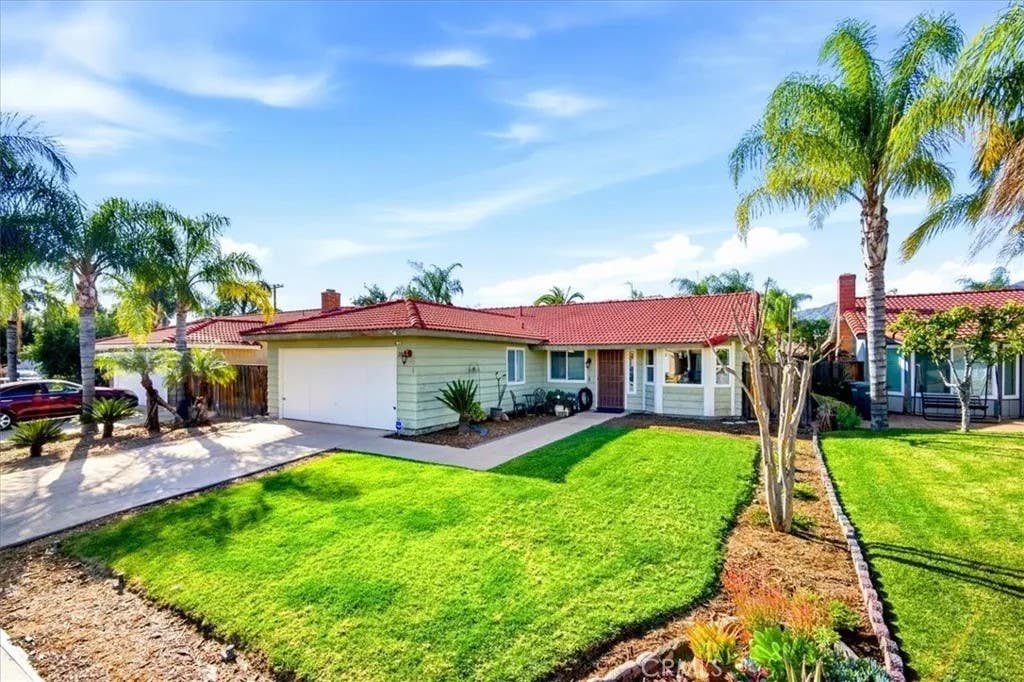 Photo of 281 Jessica St, Lake Elsinore, CA 92530 (MLS # IV26021284)