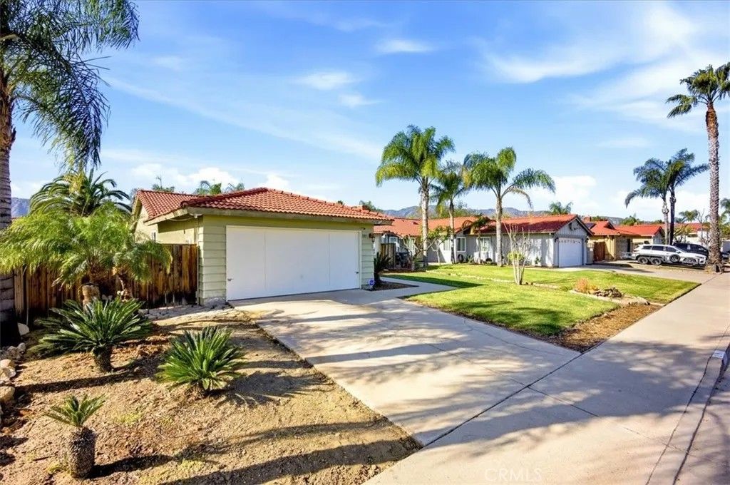 Photo of 281 Jessica St, Lake Elsinore, CA 92530 (MLS # IV26021284)