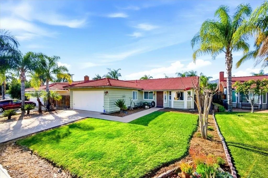 Photo of 281 Jessica St, Lake Elsinore, CA 92530 (MLS # IV26021284)