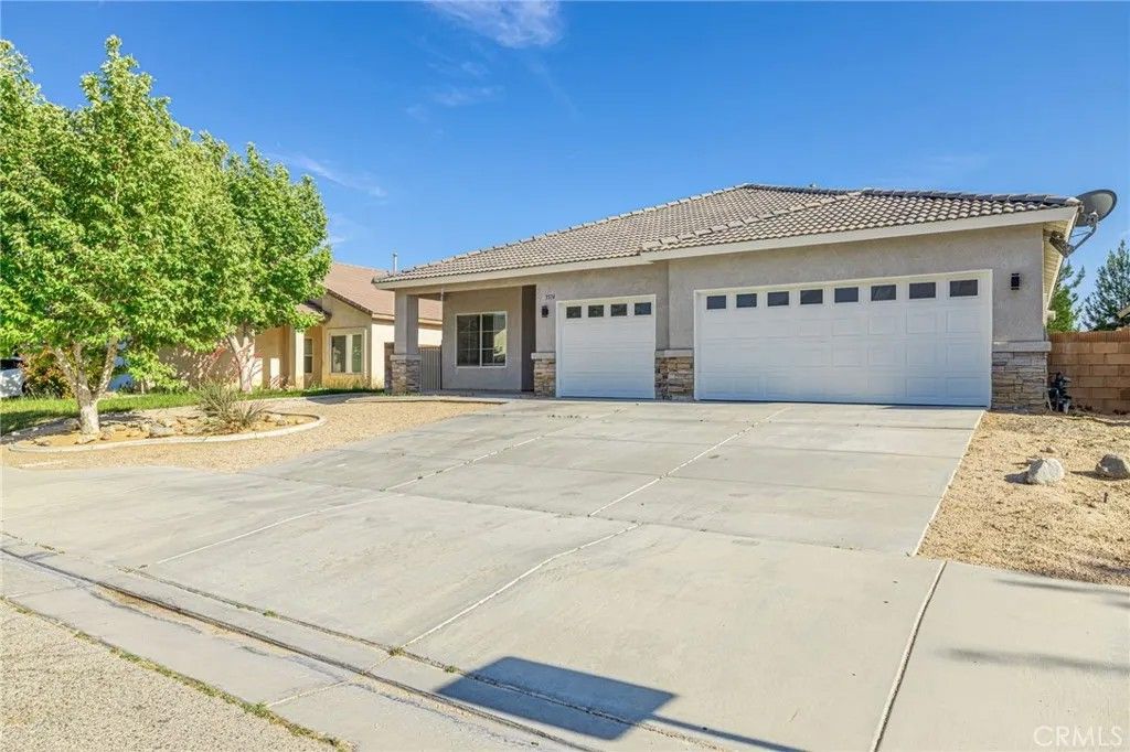 Photo of 3514 W Avenue J4, Lancaster, CA 93536 (MLS # SW26098489)