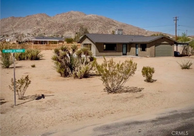 4638 Avenida La Mirada