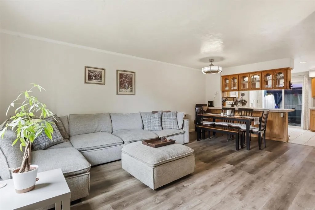 447 Ridgeway Court