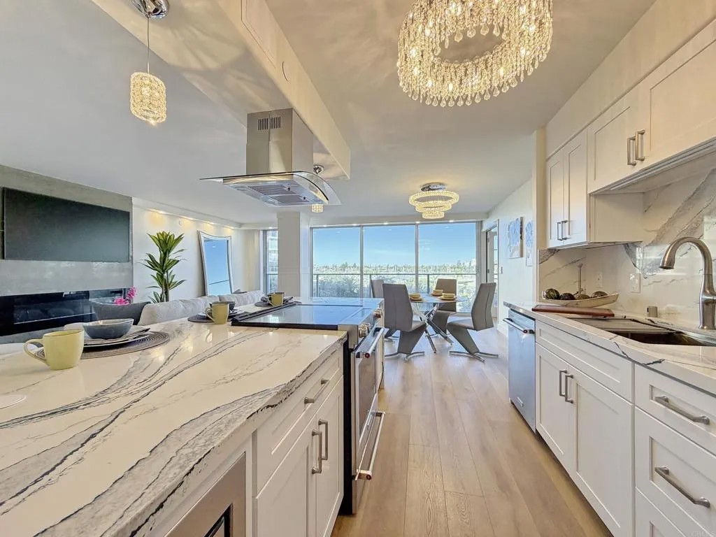 1820 Avenida Del Mundo 208