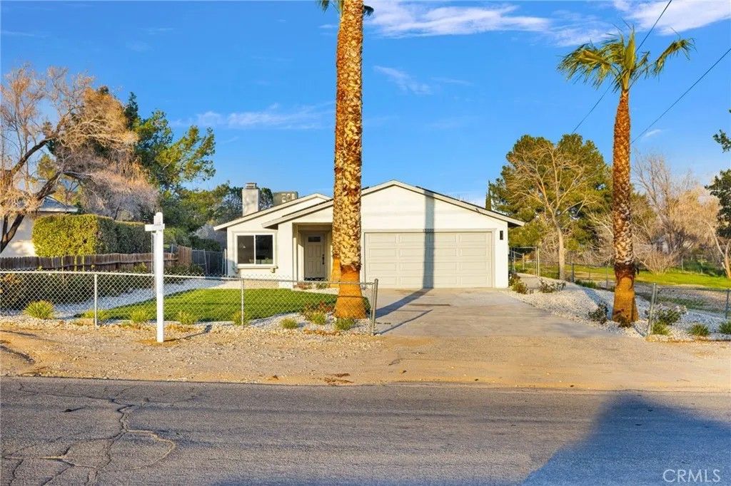 Photo of 12525 Ninth Ave, Victorville, CA 92395 (MLS # HD26017938)