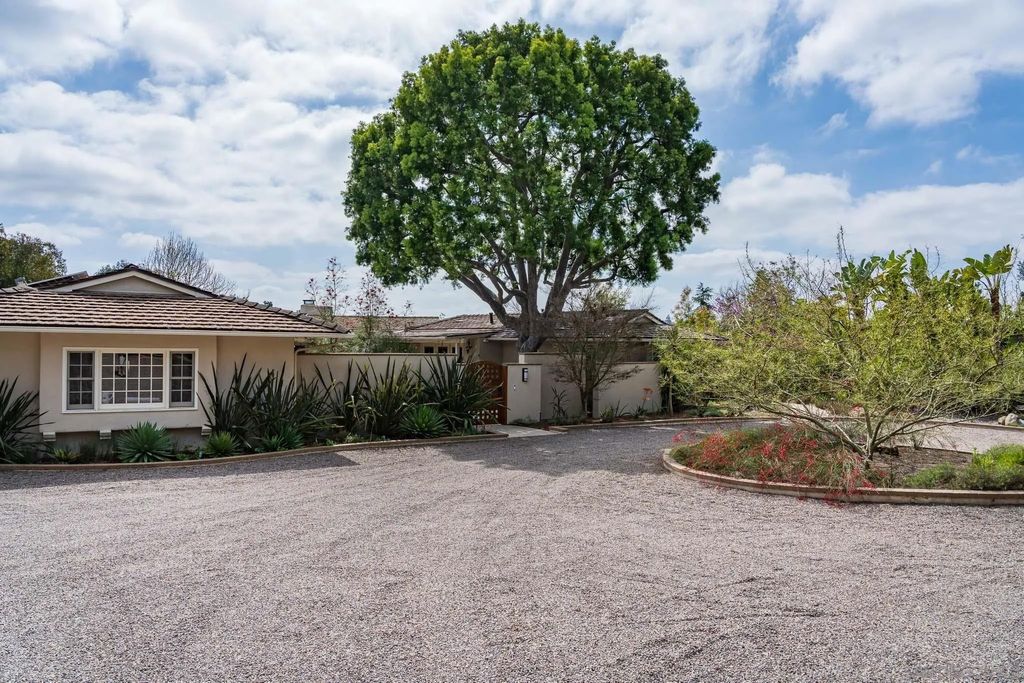 Photo of 5725 Loma Verde Dr, Rancho Santa Fe, CA 92067 (MLS # 260005196)