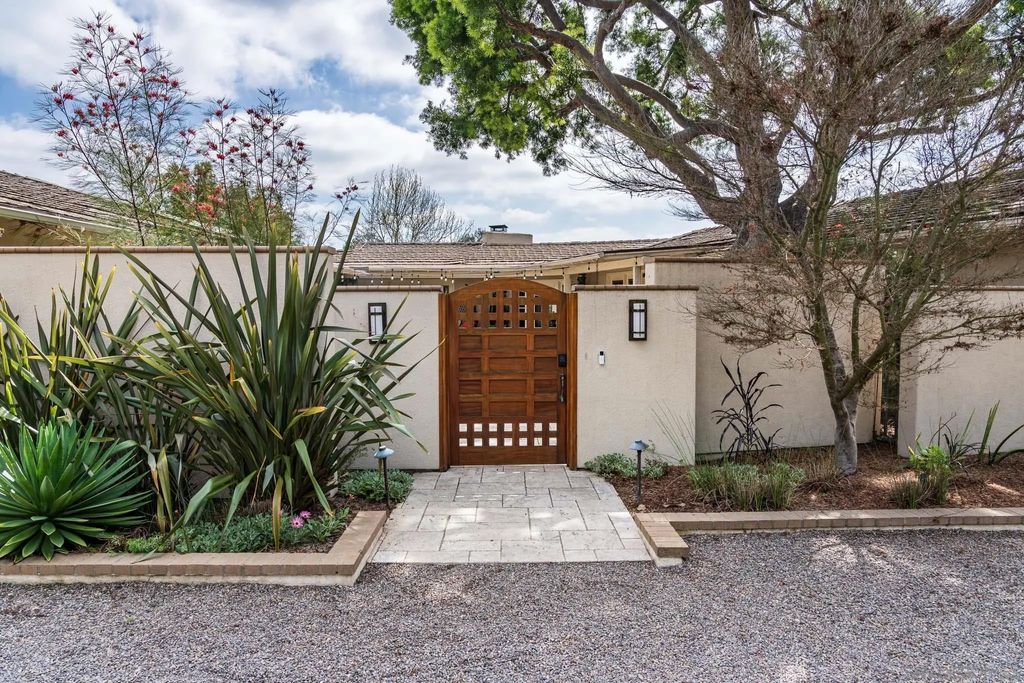 Photo of 5725 Loma Verde Dr, Rancho Santa Fe, CA 92067 (MLS # 260005196)