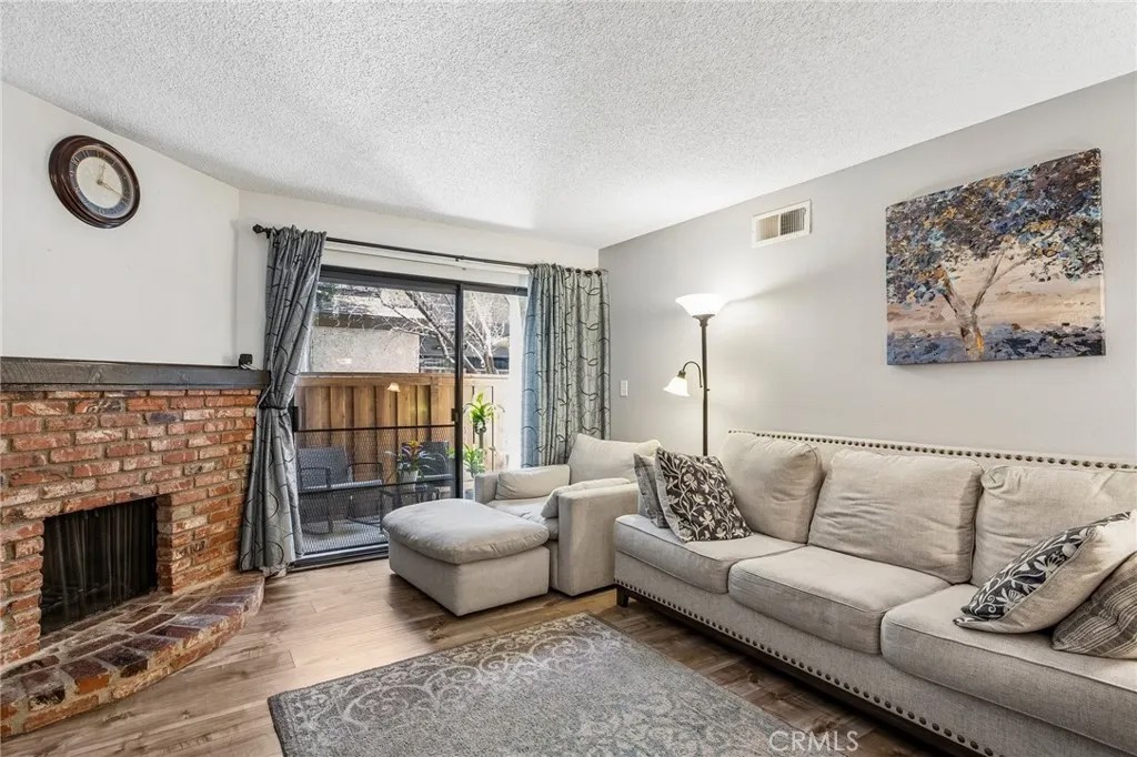 15511 Sherman Way 29