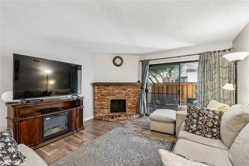 15511 Sherman Way 29
