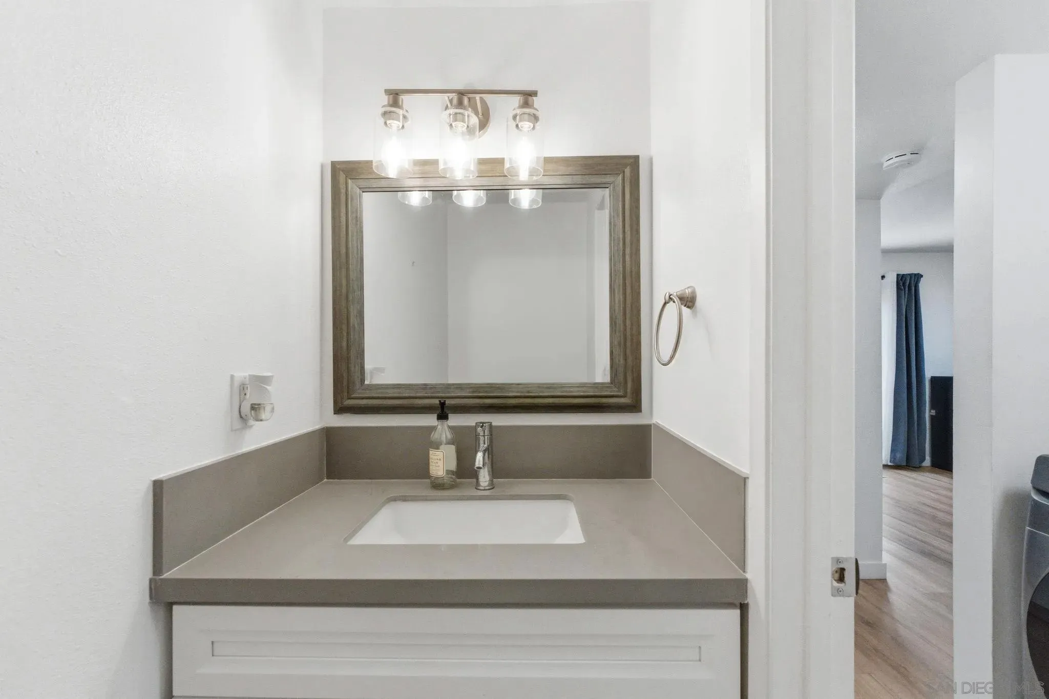 El Cajon, California 92021, United States, 3 Bedrooms Bedrooms, ,3 BathroomsBathrooms,Residential,Active,253667