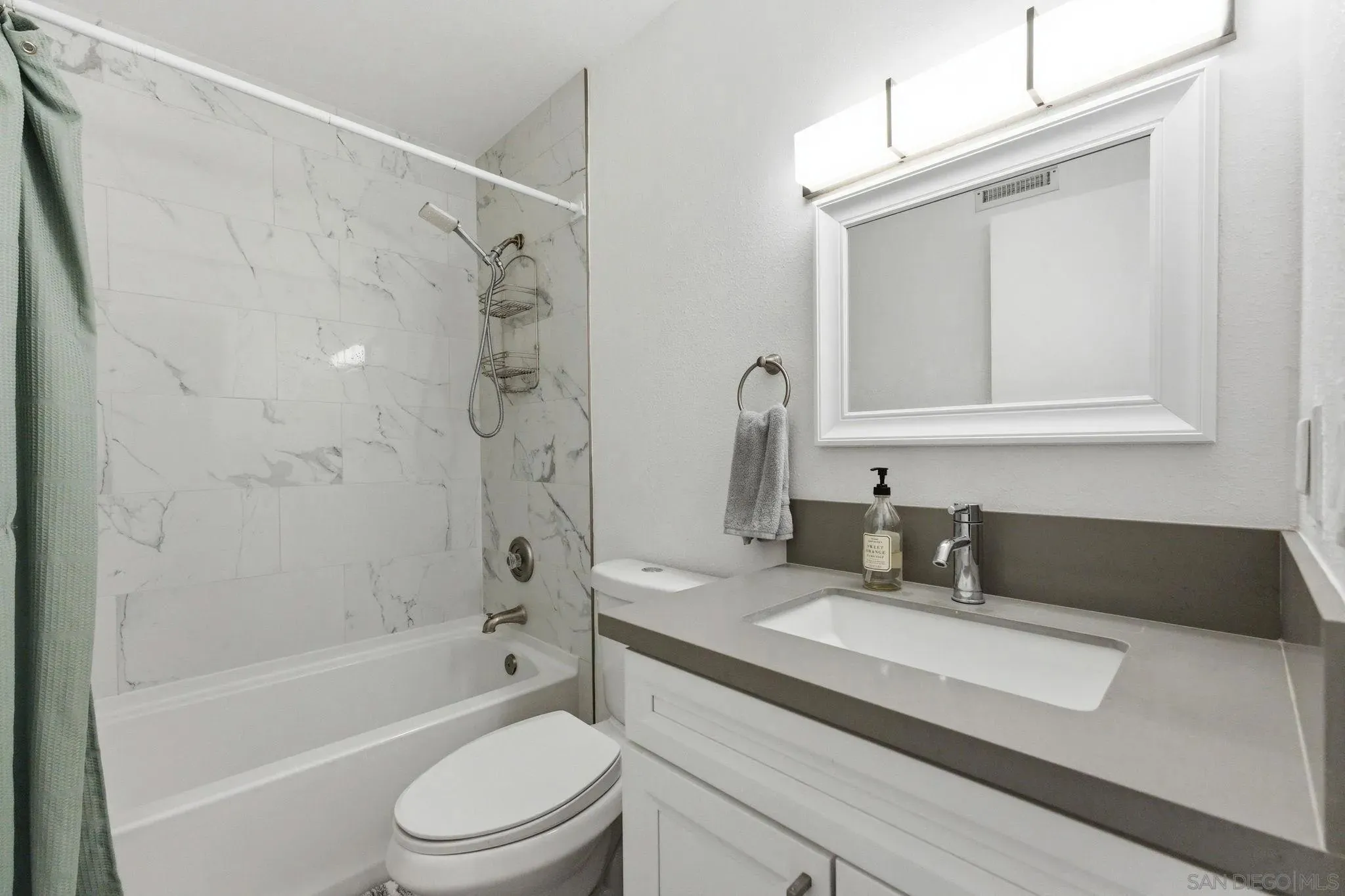 El Cajon, California 92021, United States, 3 Bedrooms Bedrooms, ,3 BathroomsBathrooms,Residential,Active,253667