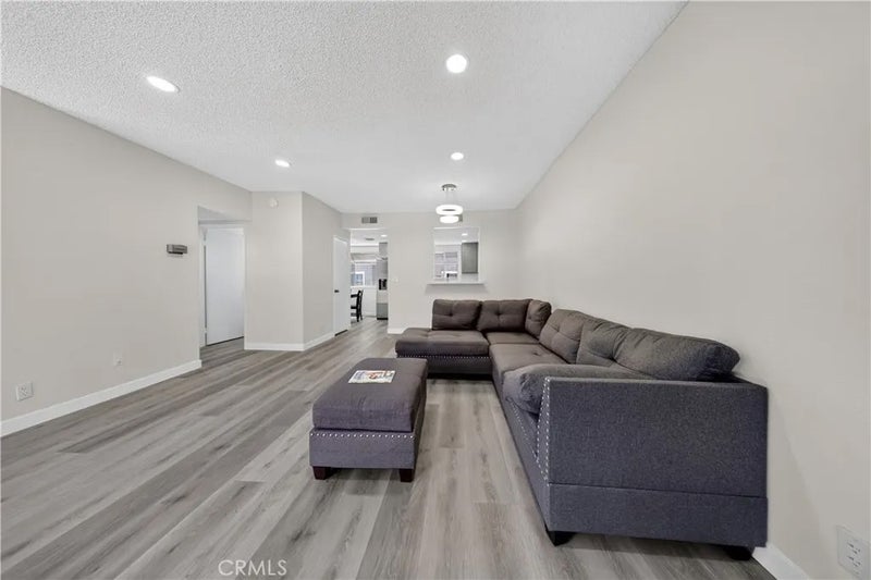 15125 Nordhoff 20