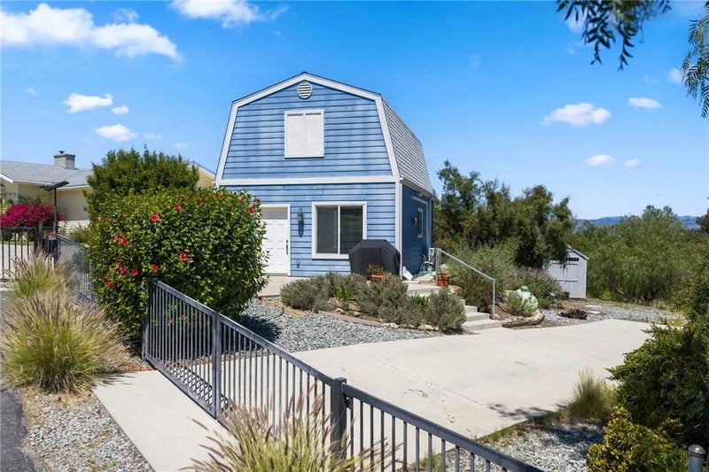 2713 E Mission