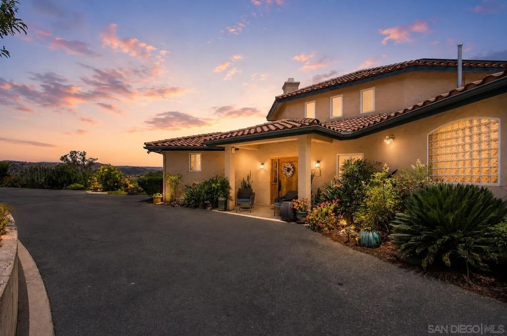 Photo of 1550 Knoll Park Lane, Fallbrook, CA 92028 (MLS # 260014551)