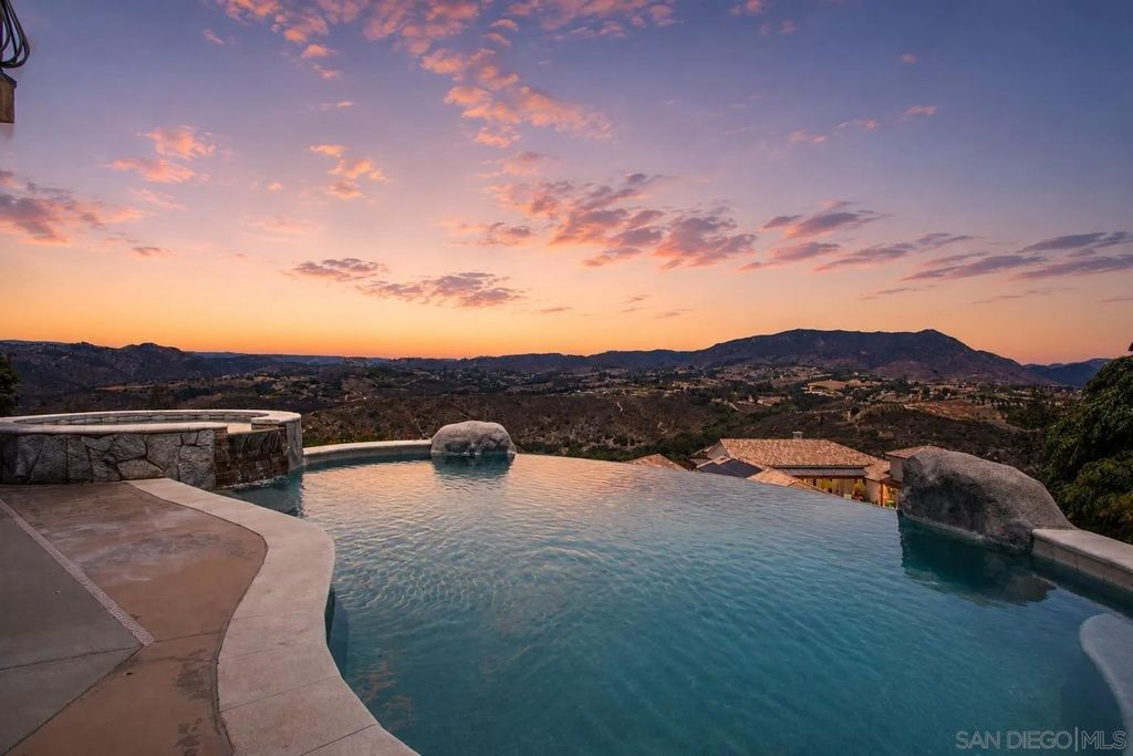 Photo of 1550 Knoll Park Lane, Fallbrook, CA 92028 (MLS # 260014551)