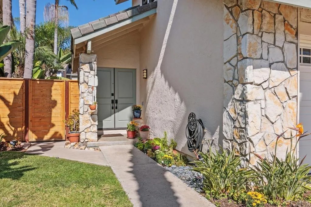 3112 Del Rey Avenue