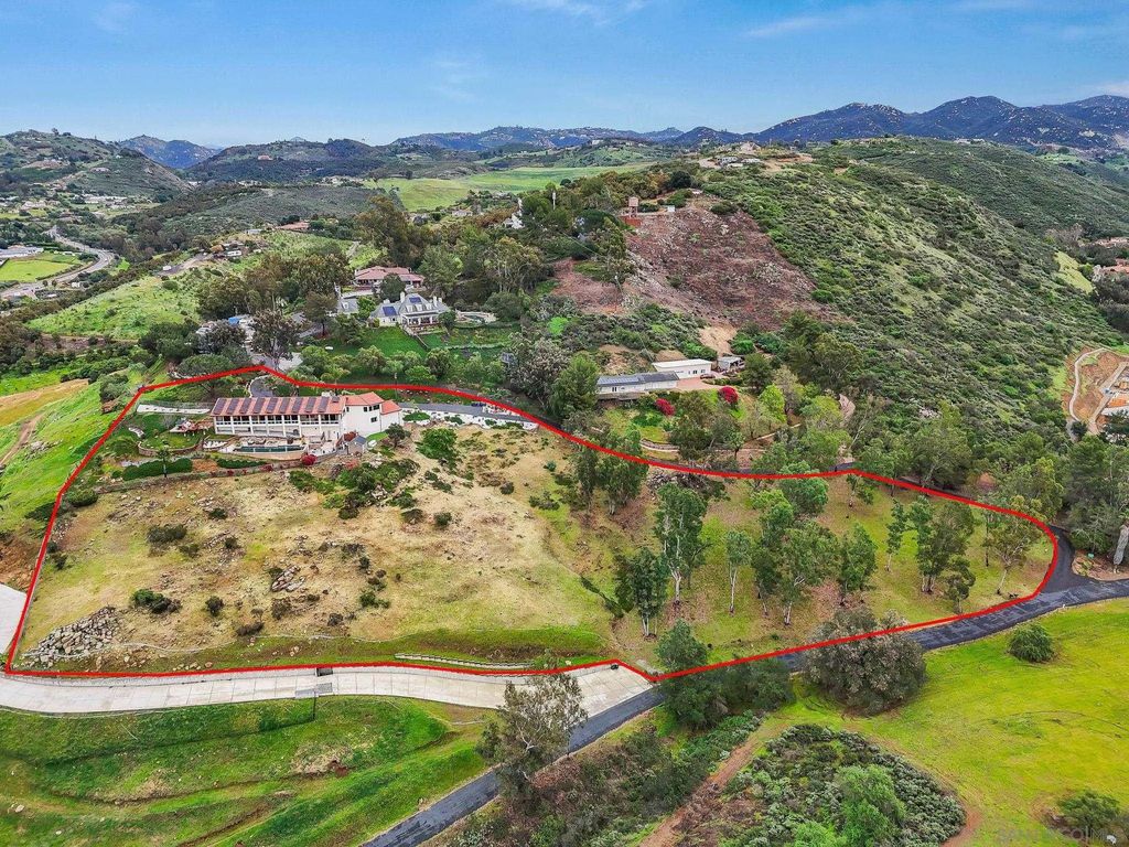 Photo of 29509 Hoxie Ranch Rd, Vista, CA 92084 (MLS # 260008365)