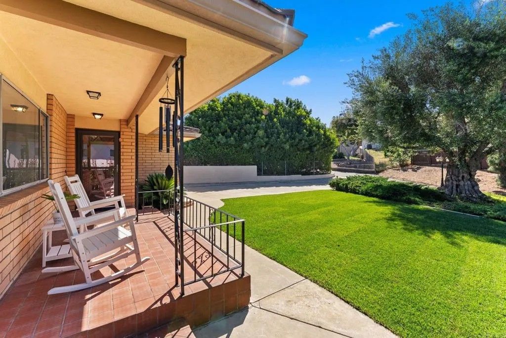 Photo of 635 Pine Tree Lane, Vista, CA 92081 (MLS # NDP2604429)