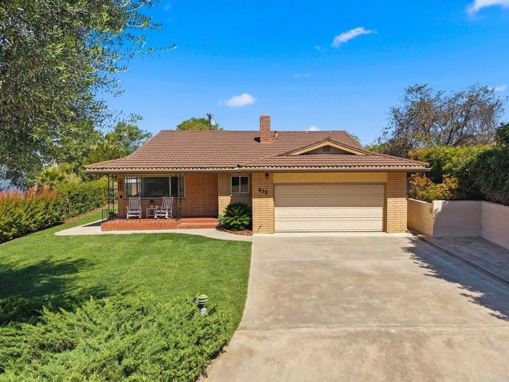 Photo of 635 Pine Tree Lane, Vista, CA 92081 (MLS # NDP2604429)