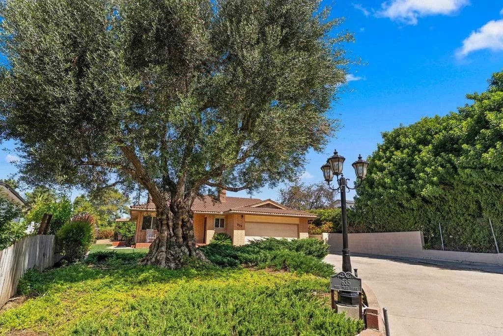 Photo of 635 Pine Tree Lane, Vista, CA 92081 (MLS # NDP2604429)