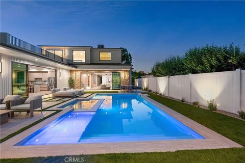 Photo of 16728 Morrison Street, Encino, CA 91436 (MLS # SR26011370)