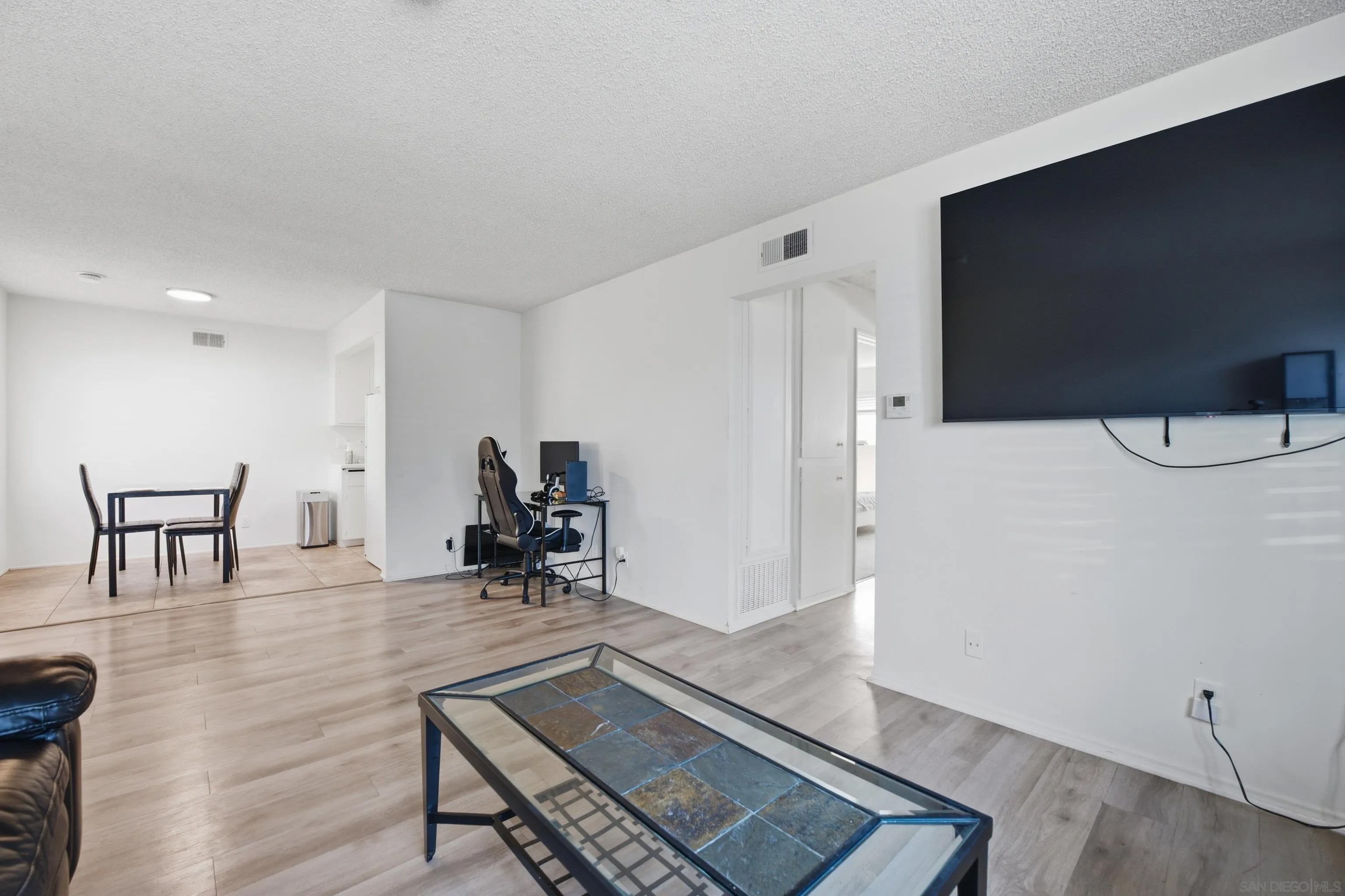 627-629 N Citrus Ave.