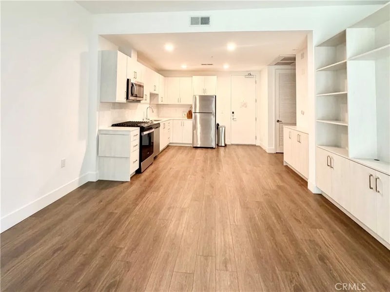 709 E Walnut Street 222