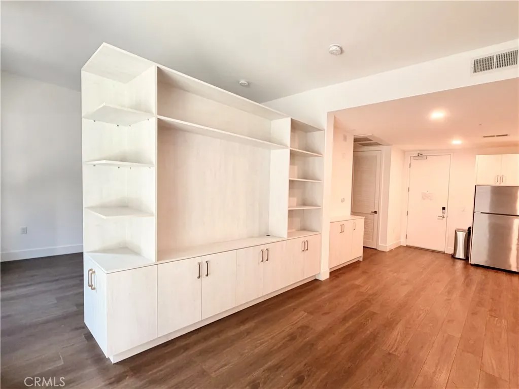 709 E Walnut Street 222