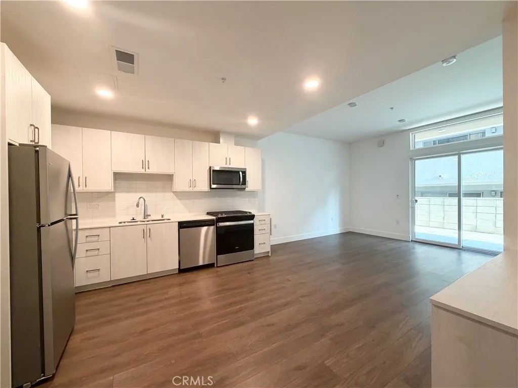 709 E Walnut Street 222