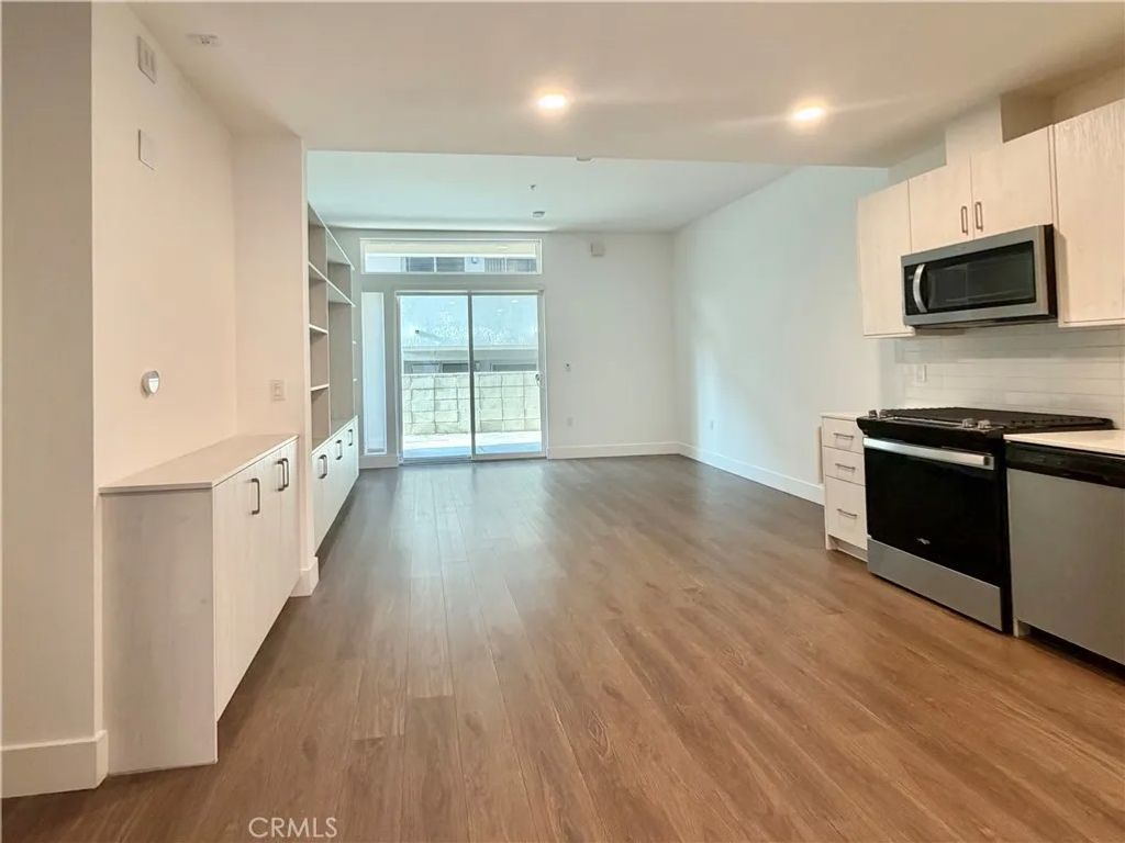 Photo of 709 E Walnut Street #222, Pasadena, CA 91101 (MLS # OC26089386)