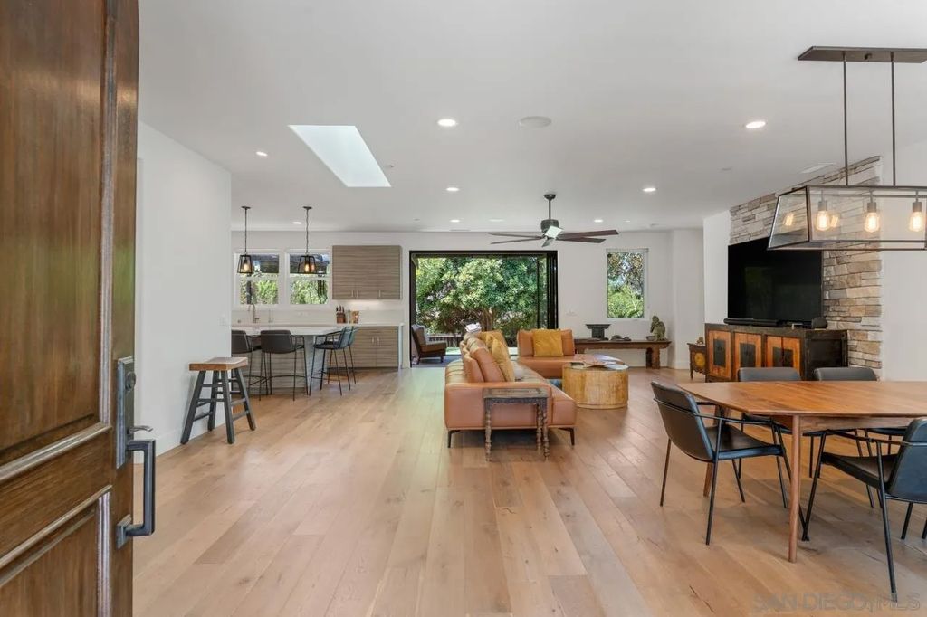 Photo of 1180 Devonshire Dr, Encinitas, CA 92024 (MLS # 2600336)