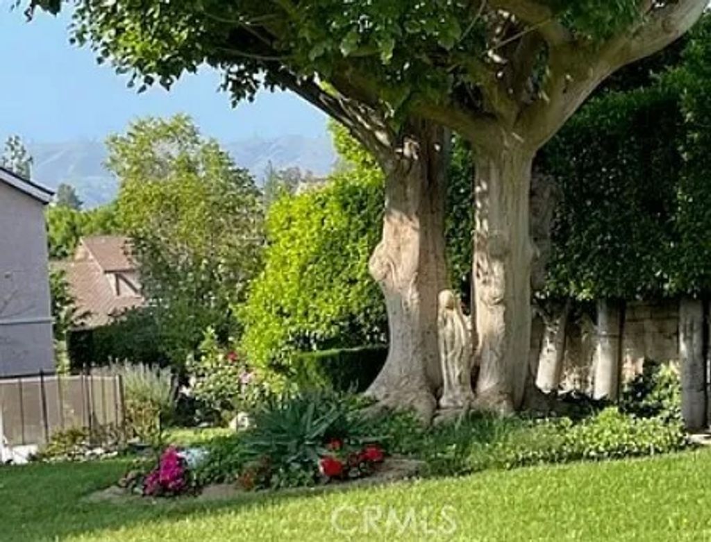 Photo of 21316 Nashville, Chatsworth, CA 91311 (MLS # SR25275961)