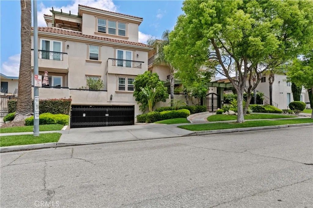Photo of 333 Milford St #105, Glendale, CA 91203 (MLS # GD26031995)