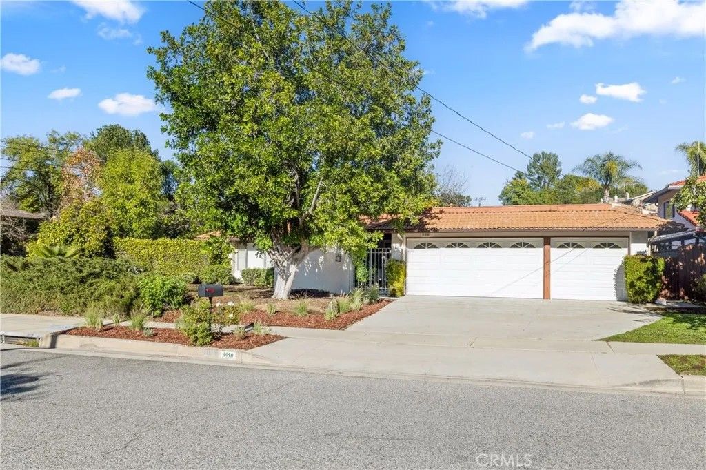 Photo of 3950 Daguerre Ave, Calabasas, CA 91302 (MLS # SR26013156)