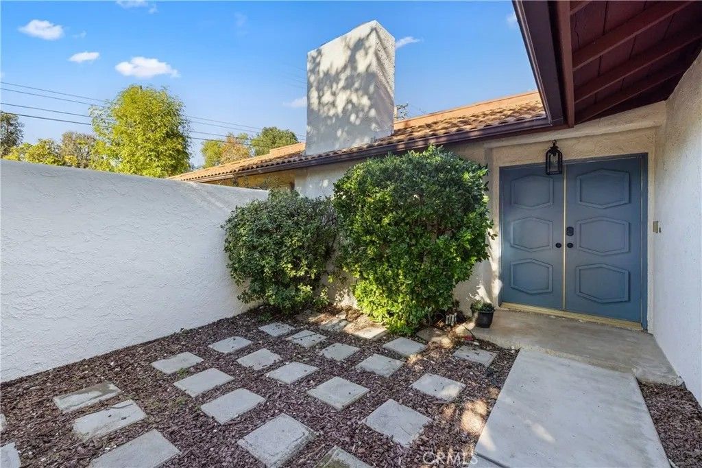 Photo of 3950 Daguerre Ave, Calabasas, CA 91302 (MLS # SR26013156)