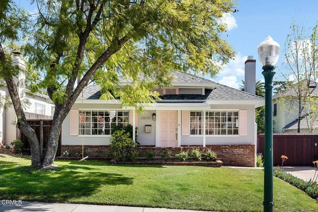 Photo of 3600 Buena Vista Avenue, Glendale, CA 91208 (MLS # P1-26132)