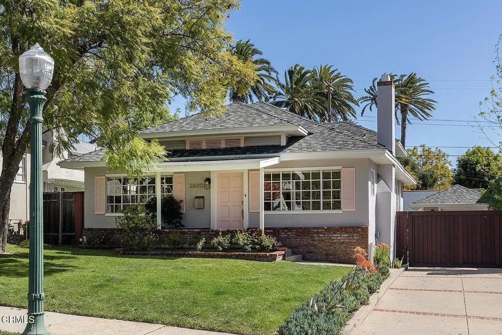 Photo of 3600 Buena Vista Avenue, Glendale, CA 91208 (MLS # P1-26132)