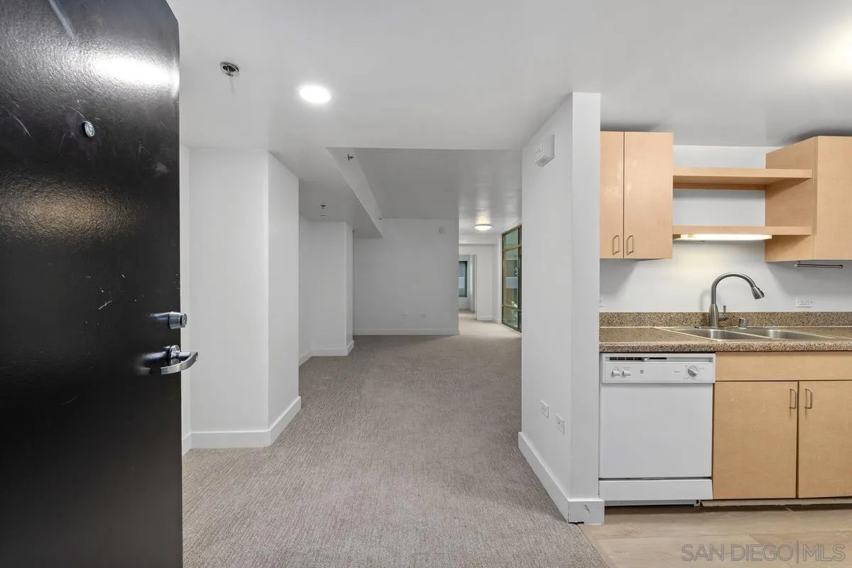 425 W Beech 204