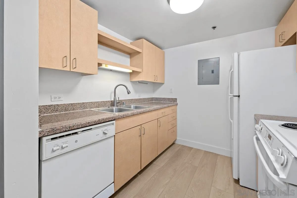425 W Beech 204