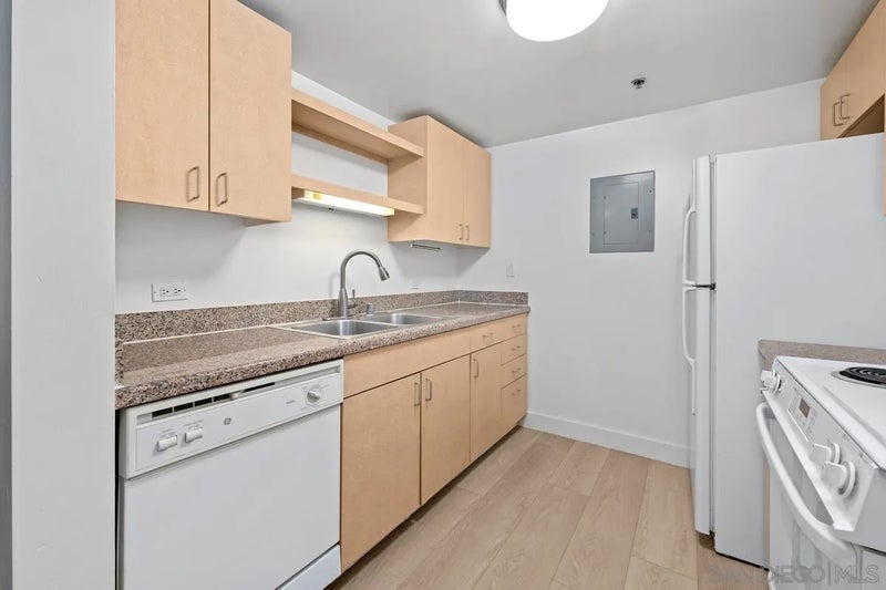425 W Beech 204