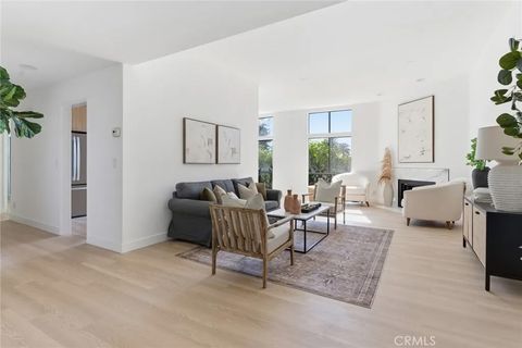 Photo of 10820 Holman Ave #204, Los Angeles, CA 90024 (MLS # SR25252506)