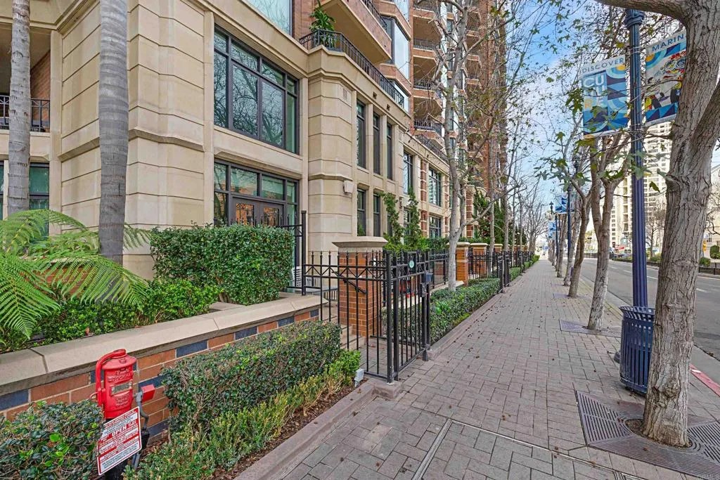 500 W Harbor Drive 716