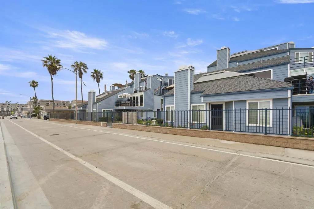 804 N The Strand 11