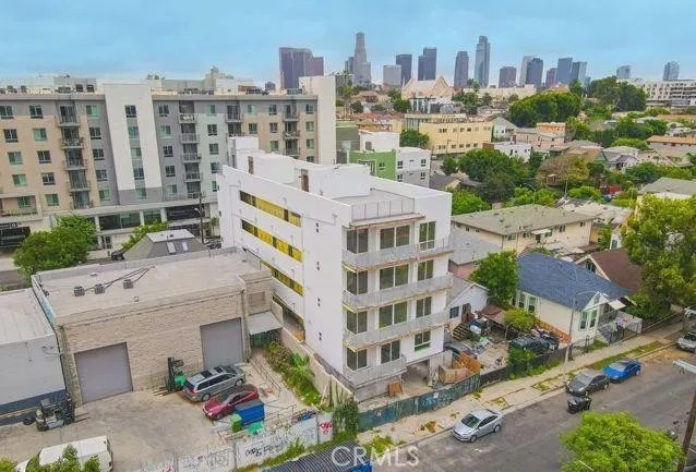 320 N Mountain View