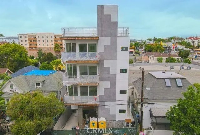 320 N Mountain View